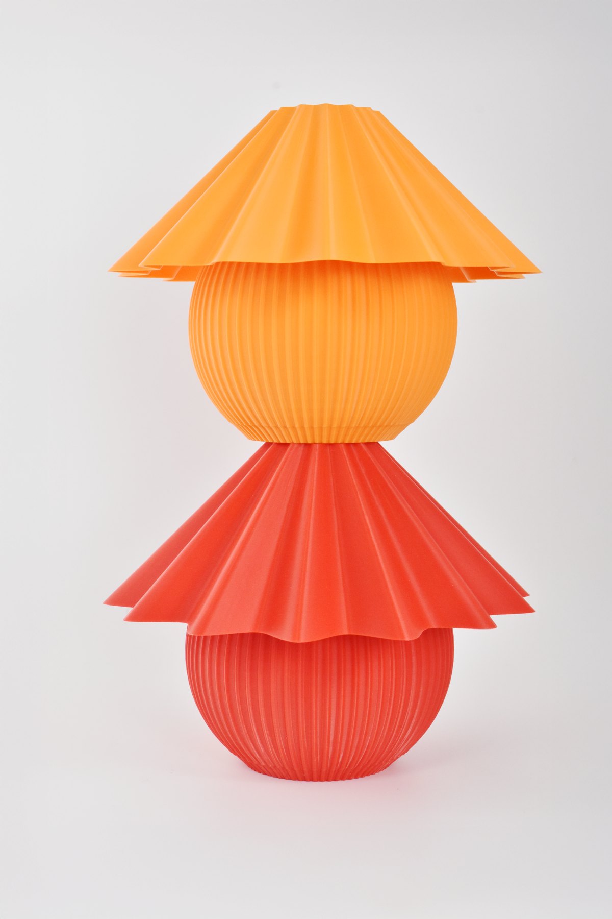 Dos Penélope apiladas, naranja sobre rojo